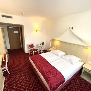 Chateau Kurfuerstendamm 4* ברלין